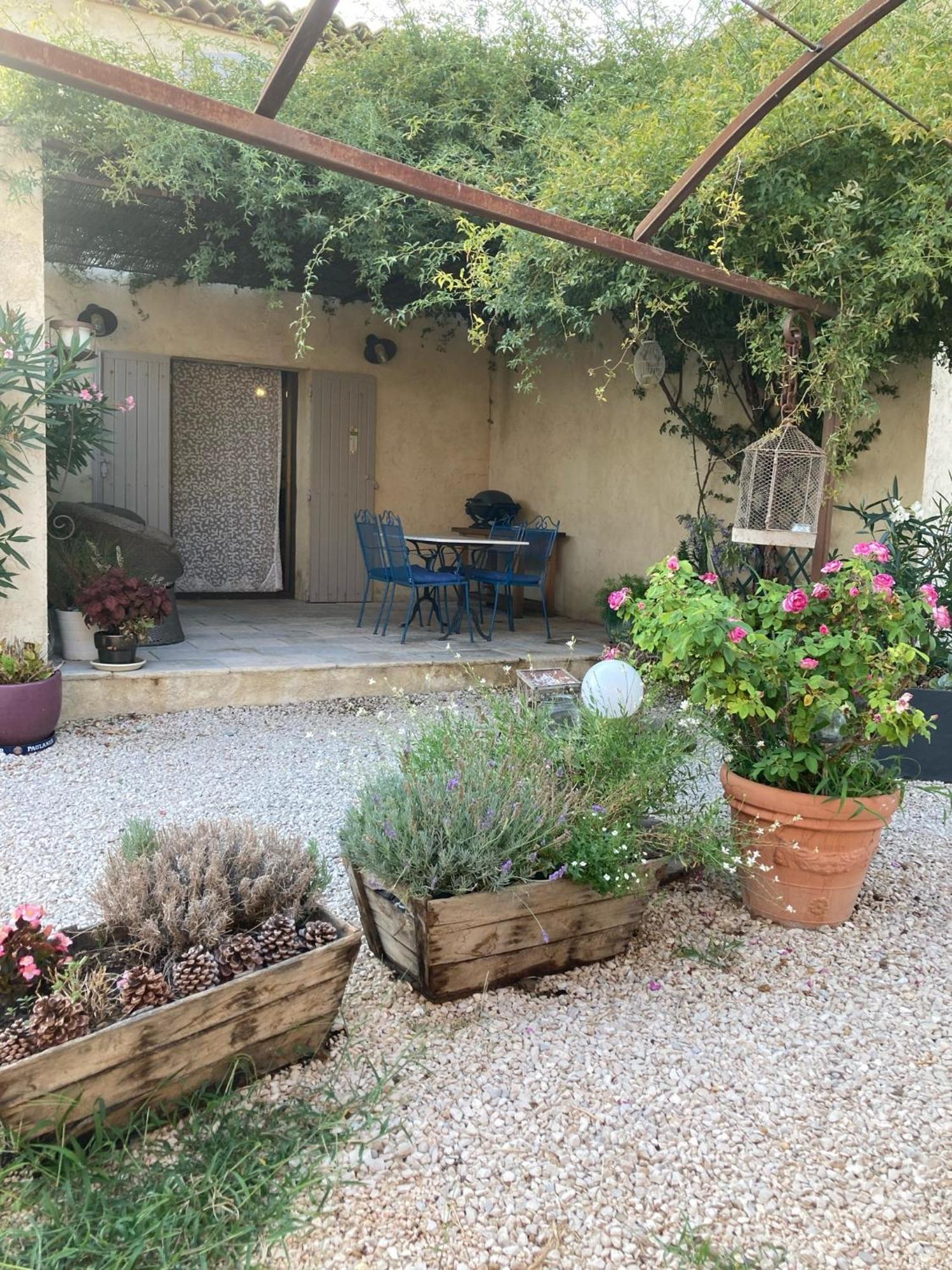 La Petite Garrigue Vila Mérindol Exterior foto
